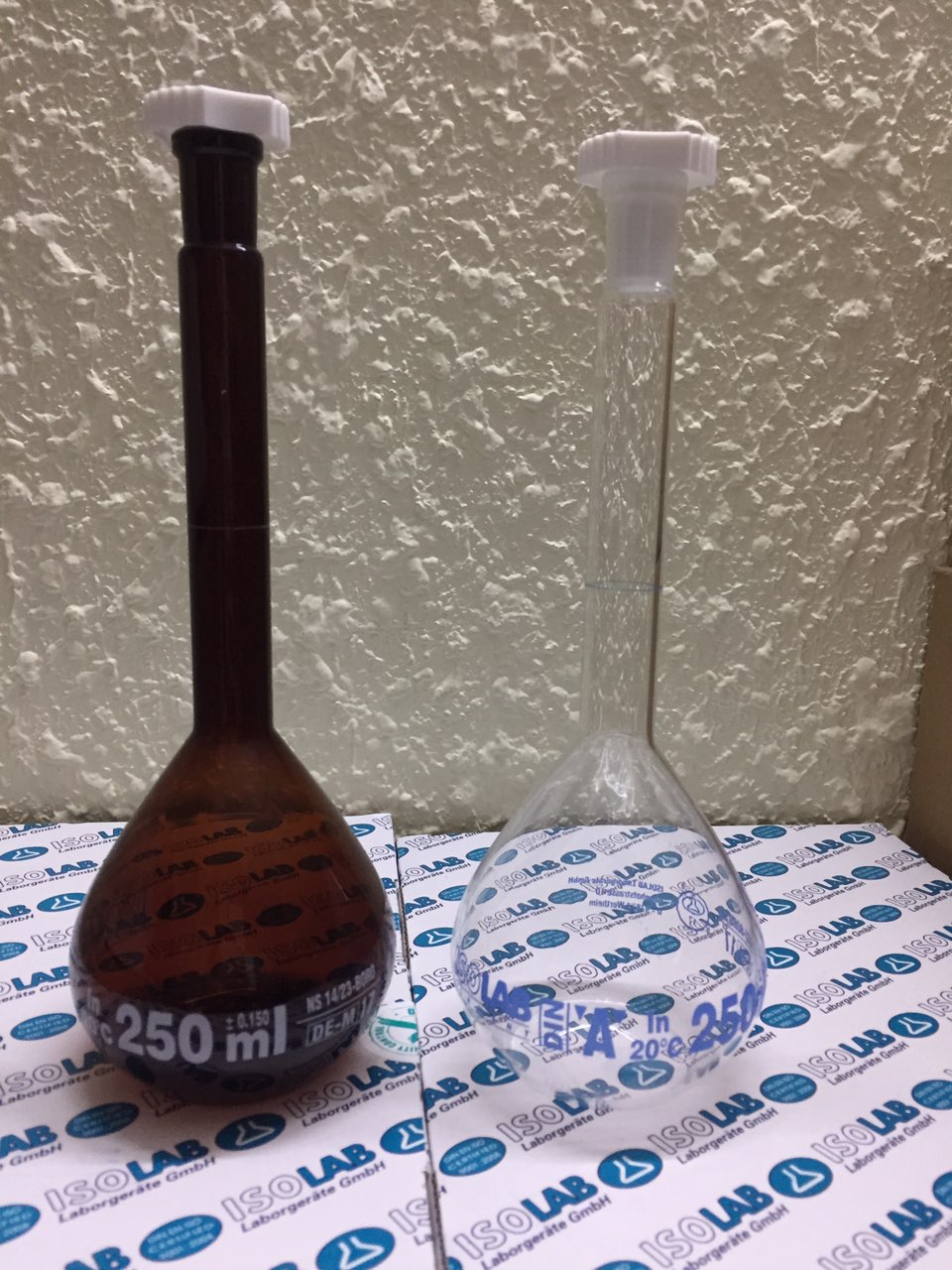 Bình định mức nâu isolab